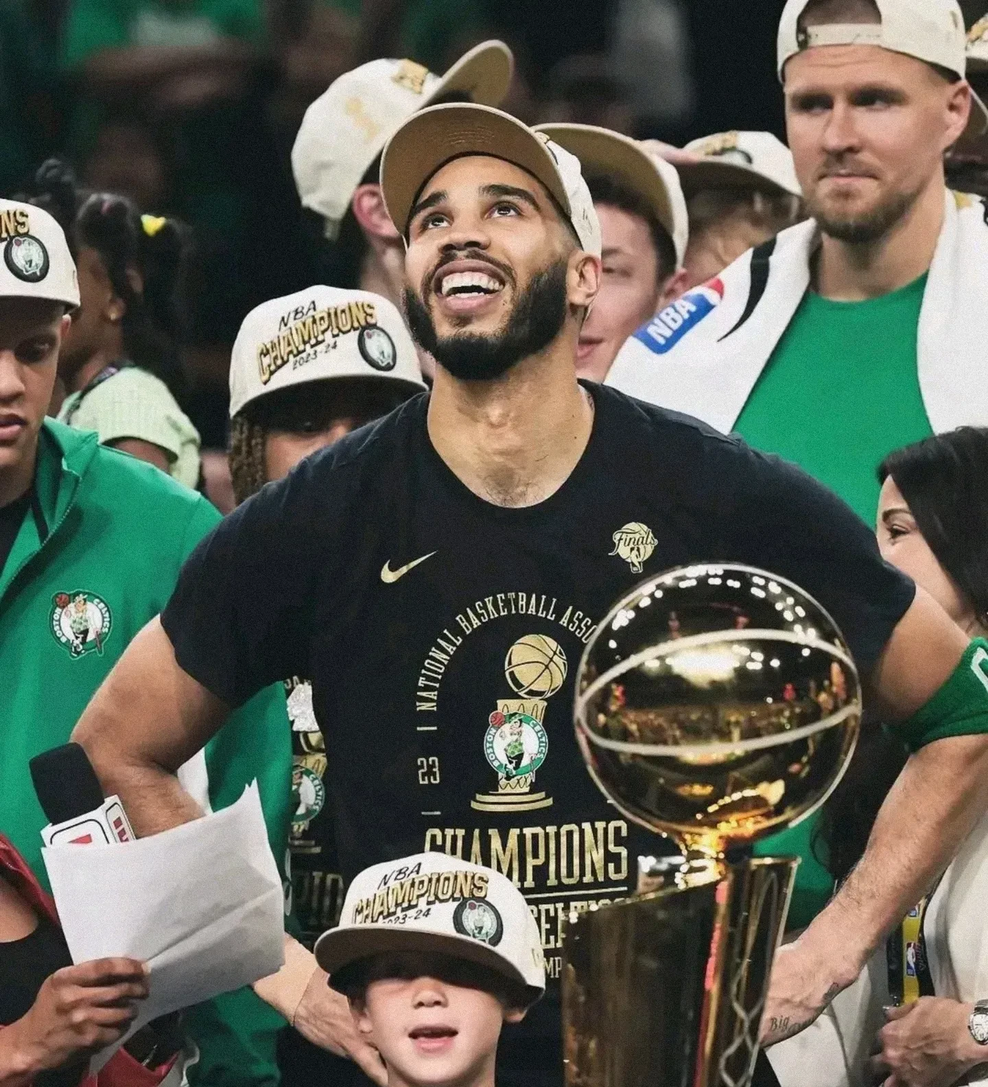 波士顿凯尔特人发布备战花絮，赛后调整名单，NBA季后赛任务艰巨，细节决定成败的简单介绍